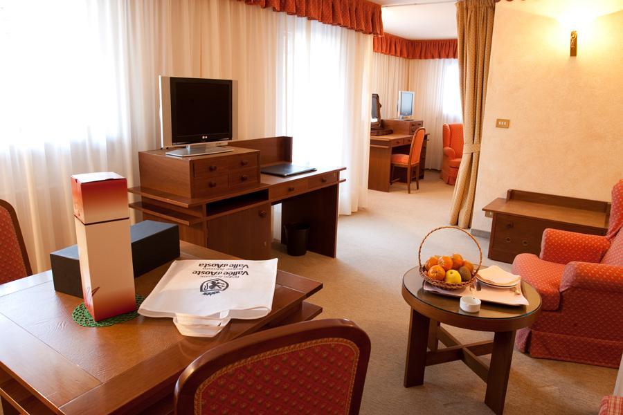 Hotel Pavillon Courmayeur Esterno foto